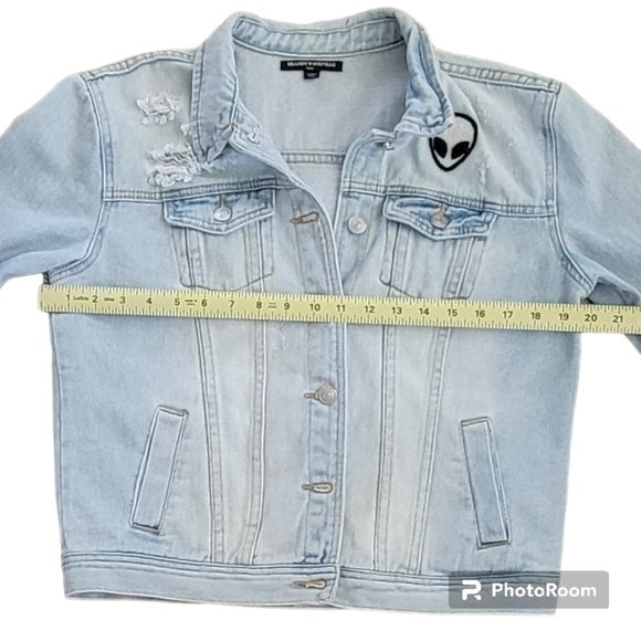 Brandy Melville Denim Jacket Alien Head Patch Distressed Trucker Size Large - Picture 10 of 13